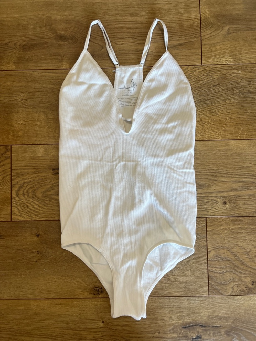 FREE PEOPLE 🤍 White Ribbed V-Neck Cutout Bodysuit - XS/S